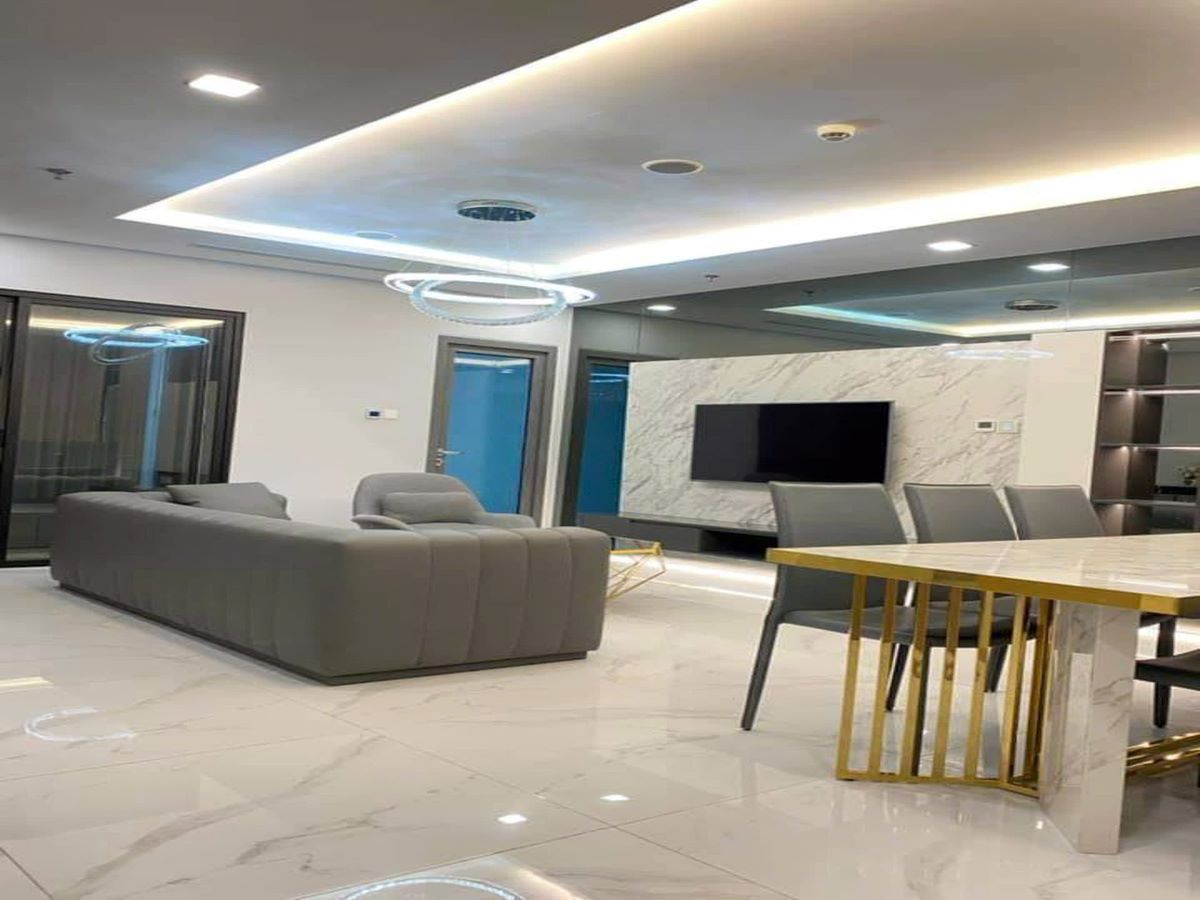 Phòng khách được trang bị sofa lớn